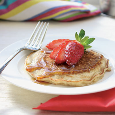 Oaty pancakes with strawberries