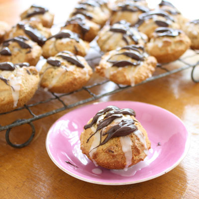Dark chocolate and lemon icing nut puffs